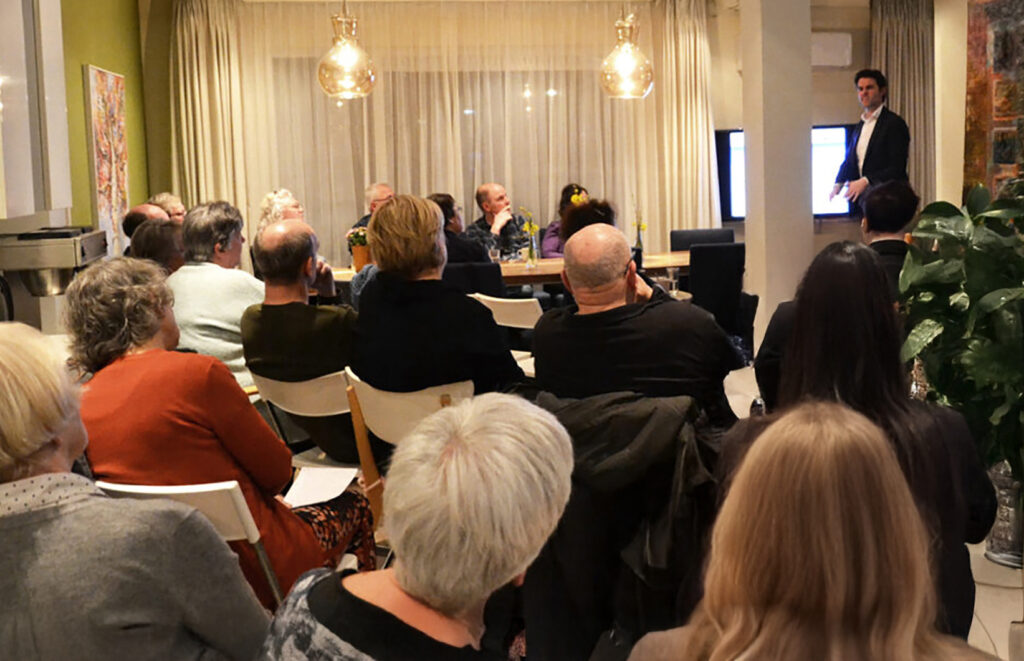 Notaris Mark Hofman spreekt in het Braamhuis
